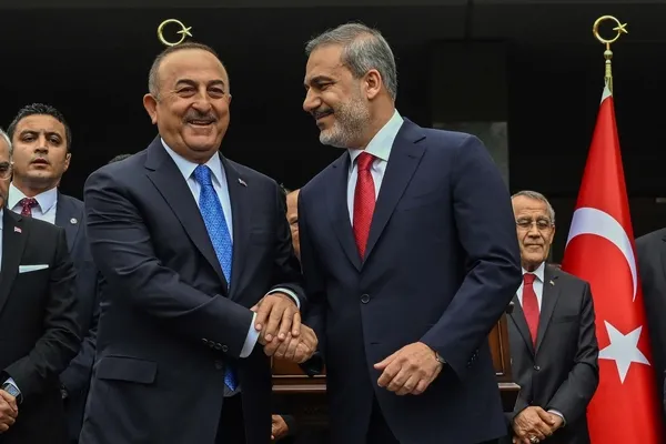 disisleri-bakanliginda-devir-teslim-toreni-hakan-fidan-gorevi-mevlut-cavusoglundan-devraldi-1685953252773.jpg Dışişleri Bakanlığında devir teslim töreni! Hakan Fidan görevi Mevlüt Çavuşoğlu'ndan devraldı - 3