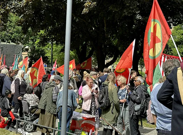 isvecte-teror-orgutu-pkk-yandaslarindan-alcak-provokasyon-1685896378695.jpg İsveç'te terör örgütü PKK yandaşlarından alçak provokasyon! Başkan Erdoğan'ı hedef aldılar - 2