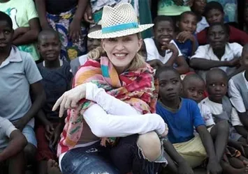 Madonna, Afrika ülkesinden ikiz evlat ediniyor