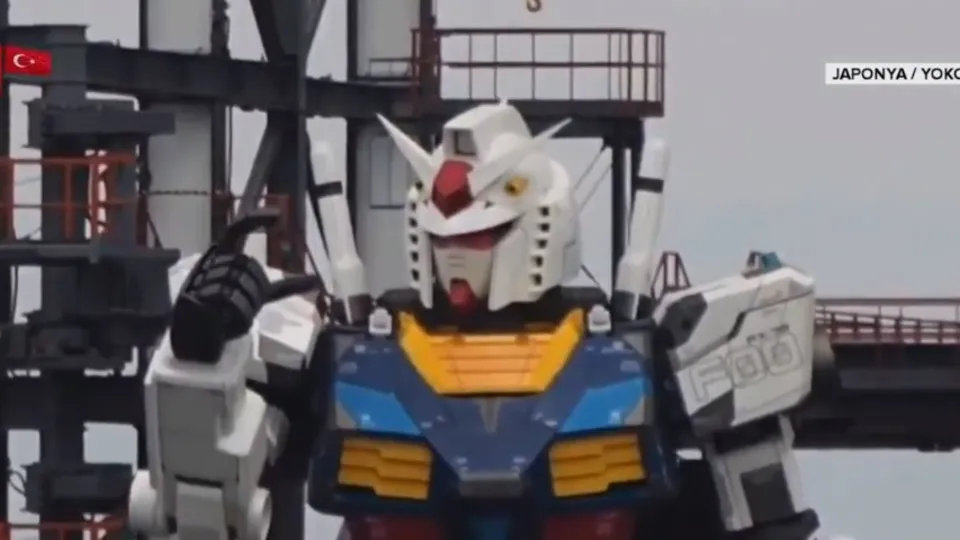Bilim kurgu filmi değil! Japonya'nın dev robotu ilk adımı attı