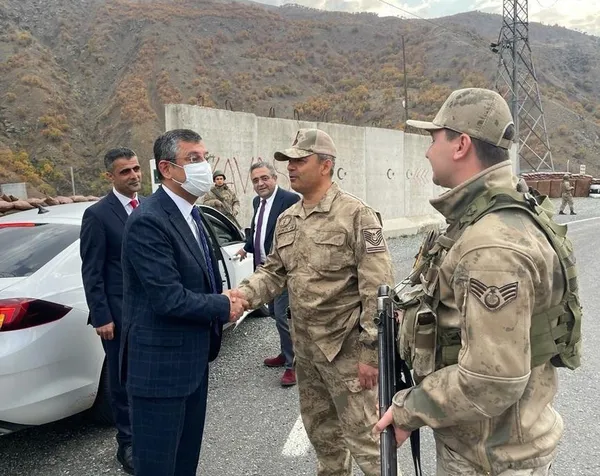 CHP'den ikiyüzlü siyaset! Tezkereye "hayır" dedi Mehmetçik'i ziyarete gitti - 3