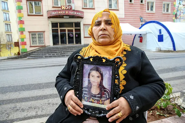 Son dakika: Diyarbakır’daki evlat nöbetinde 100. gün! Anne ve babalardan flaş açıklamalar...