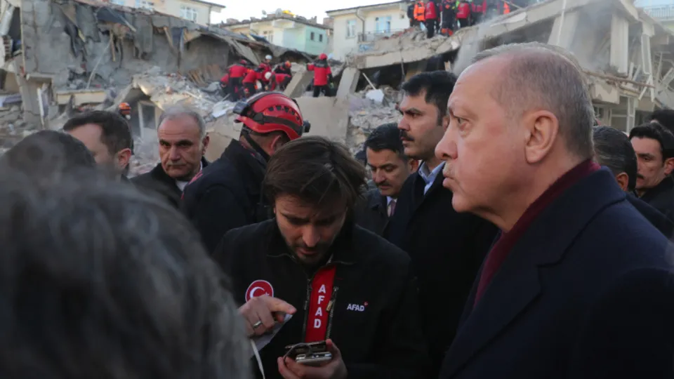 Başkan Erdoğan deprem bölgesinden vatandaşları uyardı