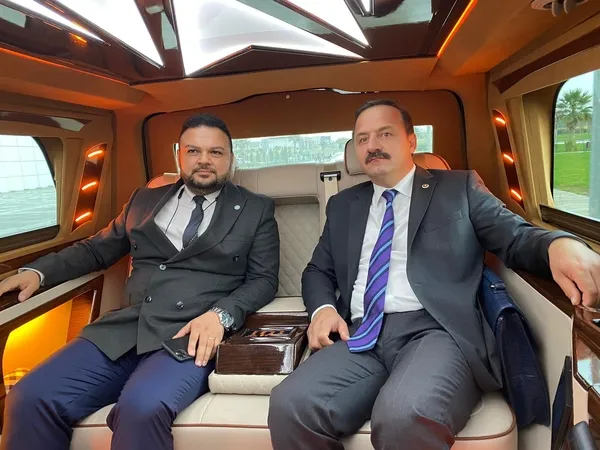 Gariban siyasetiyle algı oluşturan İYİ Parti'nin lüks sevdası: VIP araçla esnaf ziyareti - 2