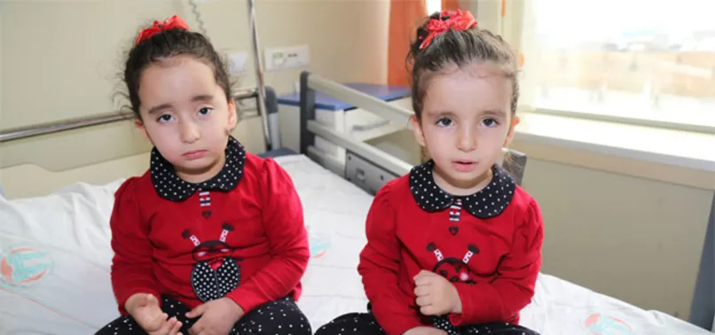 İkiz kardeşlere aynı anda geniz operasyonu