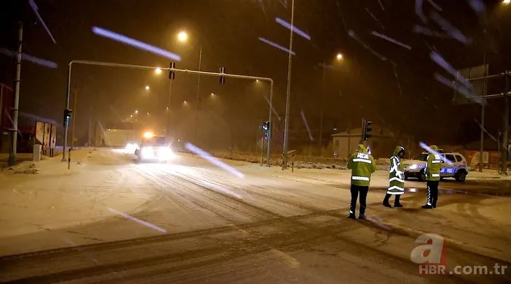 Aksaray-Konya karayolu kar ve tipi nedeniyle ulaşıma kapatıldı