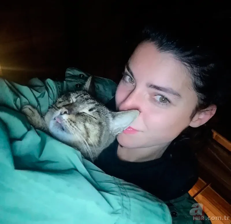 Merve Boluğur’dan aşk bombası! Sevgilisinden ayrılan Merve Boluğur genç şarkıcıyla magazincilere böyle yakalandı 11