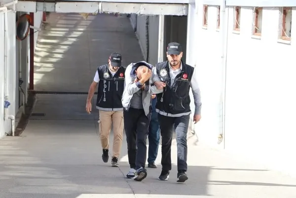 Adana'da İBB cenaze nakil aracında 144 kilo 550 gram esrar ele geçirildi! İBB’li şoförden uyuşturucu ticareti itirafı: 100 bin TL için yaptık - 5