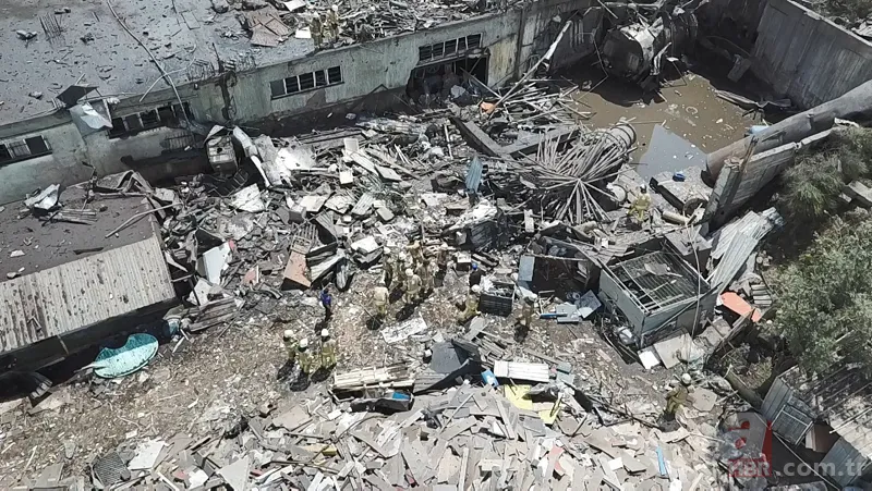 İstanbul Başakşehir'de fabrikada patlama! Ortalık savaş alanına döndü: Ölü ve yaralılar var 10
