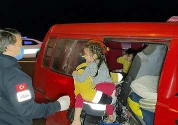 TEM'de feci kaza! Çocuklar ağlayınca fark edildi...