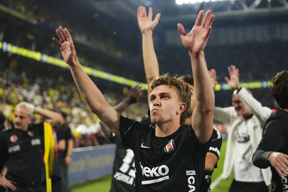 1789048938480.jpg Beşiktaş'ta hedef liderlik! Erzurumspor maçında Rıdvan yok - 4