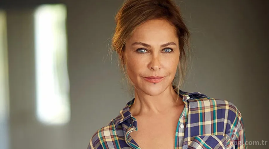 Hülya Avşar'ın bornozlu videosu sosyal medyayı salladı! 1