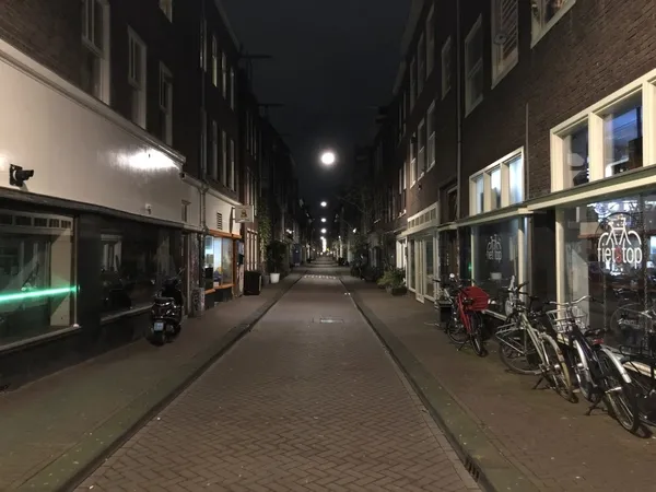 Son dakika: Kovid-19 nedeniyle Hollanda genelinde sokağa çıkma kısıtlaması başladı