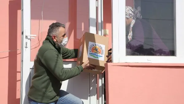 1635791846856.jpg CHP'li Atakum Belediyesinde büyük skandal! Son tüketim tarihi geçen ürünleri vatandaşa dağıttılar! Cemil Deveci'nin konuşması gündem oldu - 2