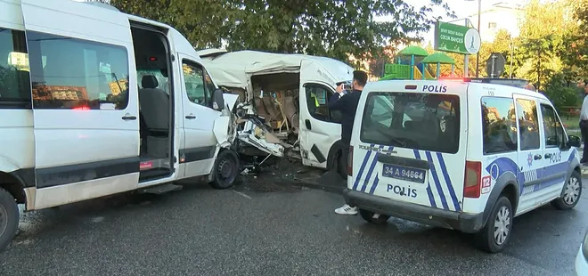 Sancaktepe'de servis minibüsleri çarpıştı!