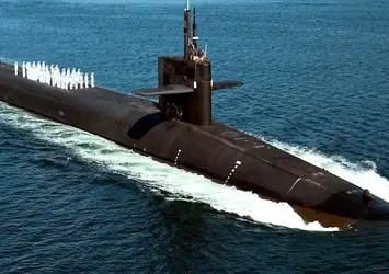 Türk denizaltısı derinden ilerliyor
