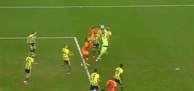 Galatasaray’ın Fenerbahçe derbisinde penaltı beklediği o pozisyon!