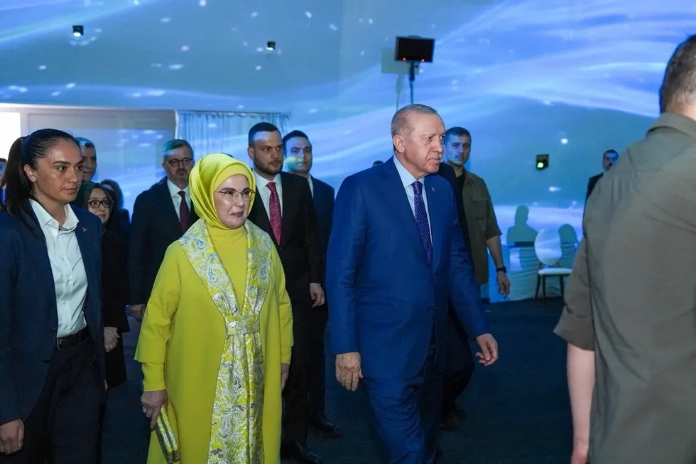 baskan-erdogandan-sifir-atik-forumunda-israf-mesaji-43-milyon-cocuk-aclik-pencesinde-1780855926821.jpeg Başkan Erdoğan'dan Sıfır Atık Forumu'nda israf mesajı: 43 milyon çocuk açlık pençesinde - 8