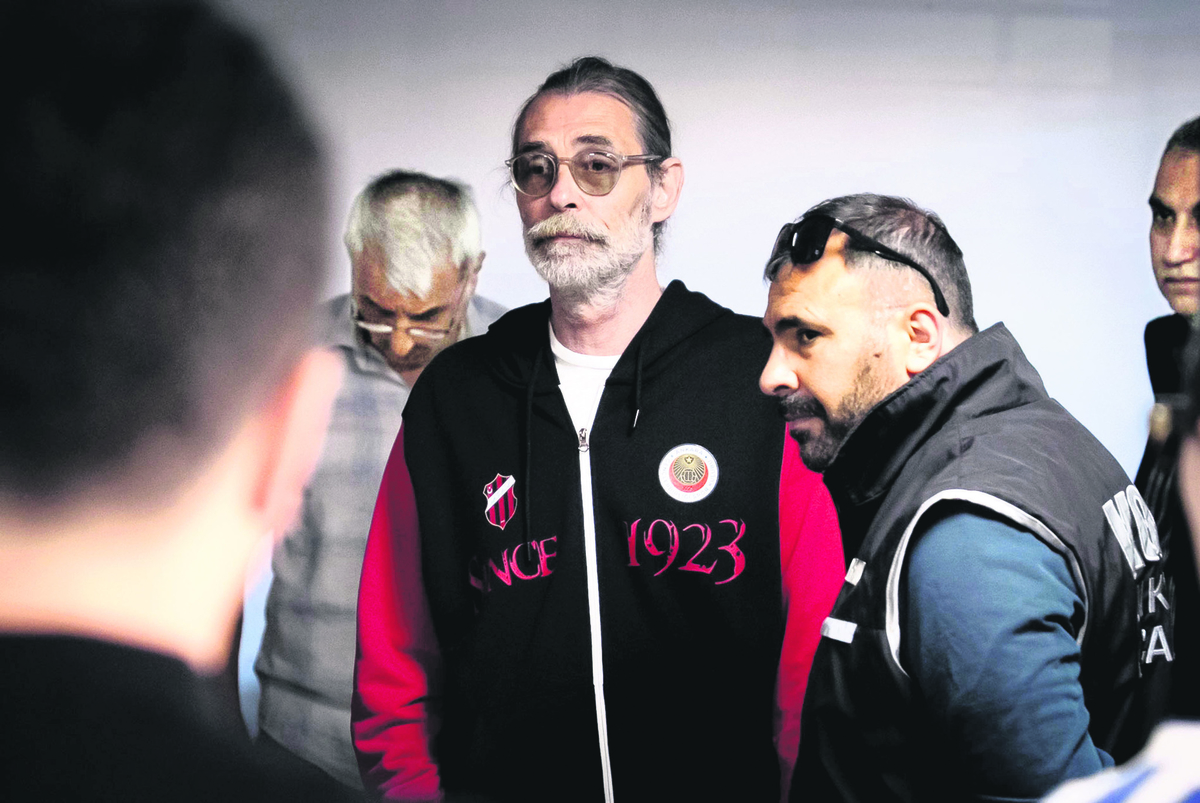 etimesgut-belediyesine-ikinci-dalga-operasyon-iki-baskan-yardimcisi-dahil-25-kisi-hakkinda-gozalti-karari-1791866635104.jpg Erdal Beşikçioğlu