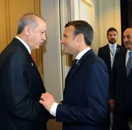 Macron, Cumhurbaşkanı Erdoğanı hayranlıkla izledi