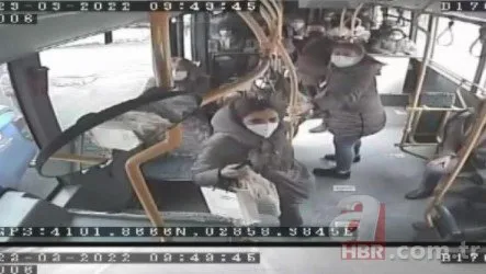 Seyir halindeki İETT otobüsünün şoförüne saldırılan anlar kamerada! “55 kişinin canına kast etti”