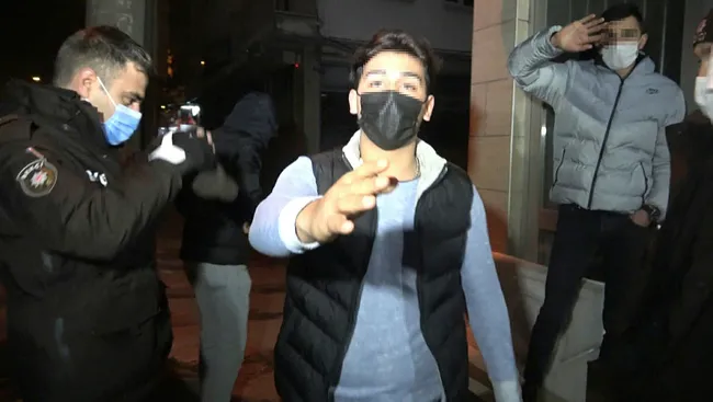 Bursa’da kısıtlamayı ihlal eden boksör gazetecinin burnunu kırdı - 1