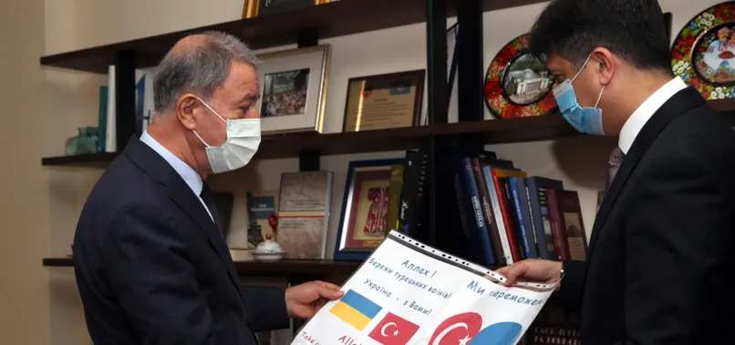 Milli Savunma Bakanı Hulusi Akar'ı Kiev'de duygulandıran not