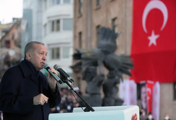 son-dakika-baskan-erdogandan-giresun-genisletilmis-il-danisma-meclisi-toplantisinda-onemli-aciklamalar-1643464210937.jpg Başkan Erdoğan'dan Millet İttifakı'na oturma düzeni göndermesi: Boy sırasına göre mi oturacaklar? - 6