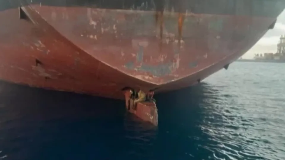 Geminin dümen palasında tehlikeli yolculuk! Ölümün kıyısında 11 gün yolculuk ettiler