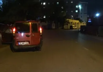 Bursa’da zamanla mücadele! Bıçaklanan arkadaşlarını taşıdıkları aracın yakıtı bitince yolda kaldılar