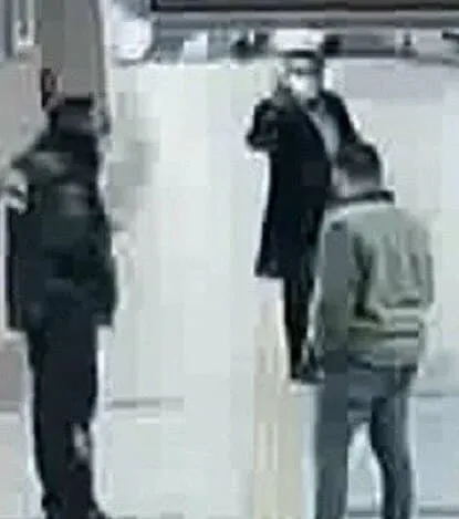1646746648050.jpg CHP Milletvekili Sezgin Tanrıkulu kendisiyle ilgilenmeyen güvenlik görevlisini işten attırdı! “Ekmekle oynamak bu kadar kolay mı?” - 5
