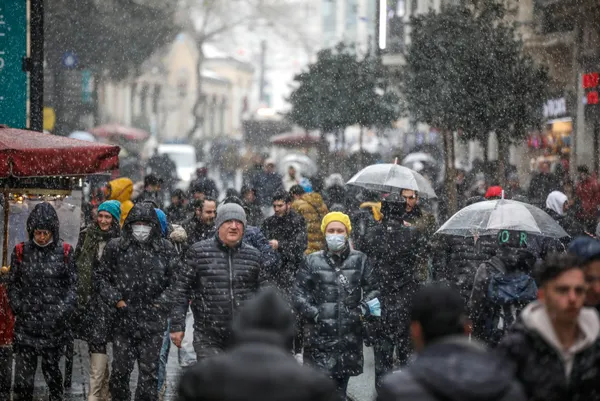 son-dakika-aybar-etkisini-gosterdi-istanbul-kar-altinda-istanbulda-kar-yagisi-kac-gun-surecek-meteorolojiden-5-1646973027311.jpg SON DAKİKA! Aybar etkisini gösterdi İstanbul kar altında! Meteoroloji'den 56 ile sarı ve turuncu kodlu uyarı | İstanbul'a TIR ve kamyonların girişi yasaklandı - 7