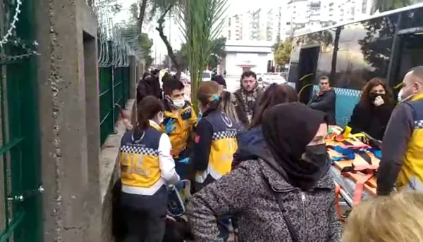 antalyada-ozel-halk-otobusu-kazasi-9-araca-carpti-5-yarali-1641978132982.jpg Antalya'da özel halk otobüsü kazası! 9 araca çarptı: 5 yaralı - 3