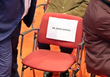 Deniz Baykal’ın sandalyesi boş bırakıldı