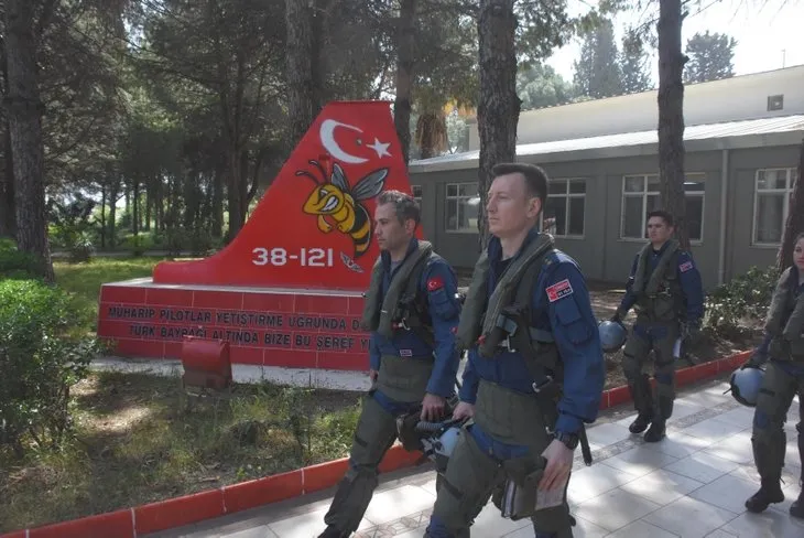 Çiğli 2’nci Ana Jet Üssü Komutanlığı’nda Mehmetçik bayramda da görevde!