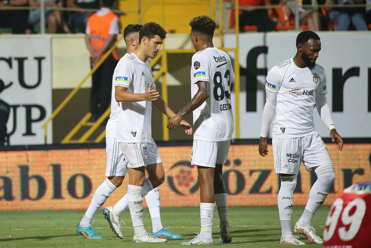 Alanyaspor'dan tarihi geri dönüş! Alanyaspor 3-3 Beşiktaş (MAÇ SONUCU-ÖZET)