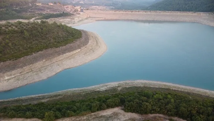 50 yıl önce inşa edilen Mehmetli Barajı alarm veriyor! Sular çekildi kuraklık baş gösterdi
