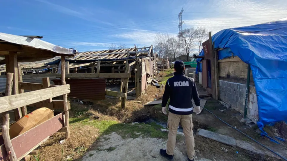İstanbul Sultangazi’de kaçakçılara operasyon! Binlerce kilo ele geçirildi |Video