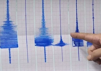 Endonezya'da 5,6 büyüklüğünde deprem