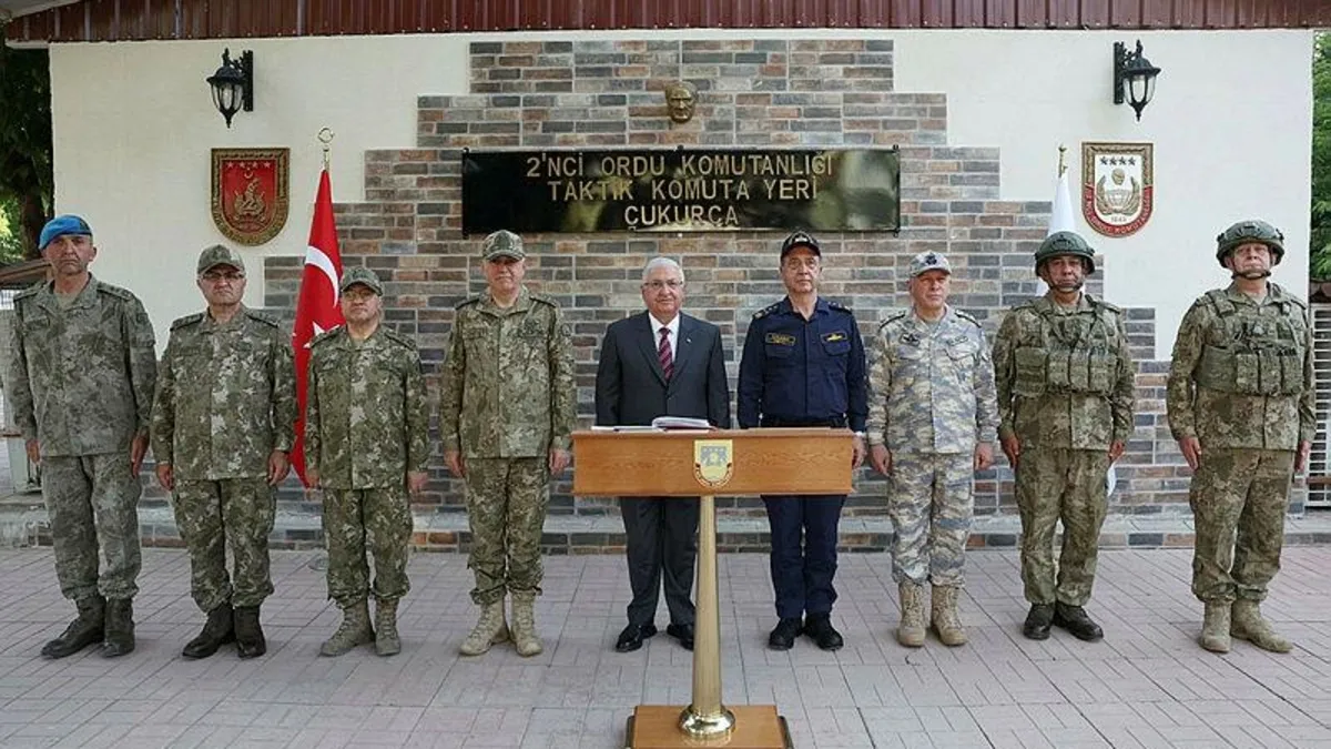 Bakan Güler'den Hakkari Çukurca 2’nci Hudut Tugay Komutanlığı'ndaki Mehmetçiğe bayram ziyareti!