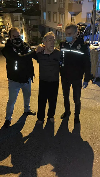 Gaybubet evinden çıplak ayakla kaçmaya çalışan FETÖ'cü yakalandı - 1