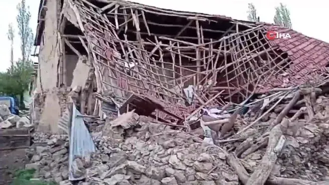 Tokat’ta 5.6’lık deprem ahırda hasara yol açtı!