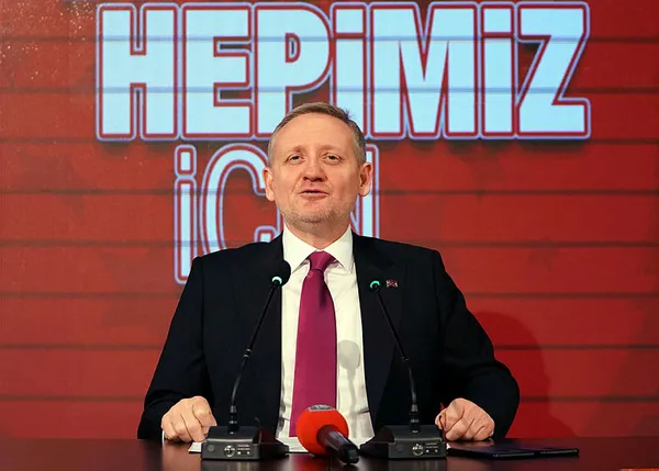 Burak Yılmaz Medipol Başakşehir Kulübü Başkanı Göksel Gümüşdağı'ın virüsü yenmek üzere olduğunu söyledi - 1