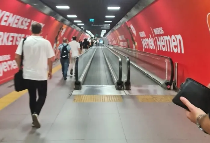 1756878320283.jpeg Bant sever CHP yürüyen bantları söktü! Vatandaş isyanda