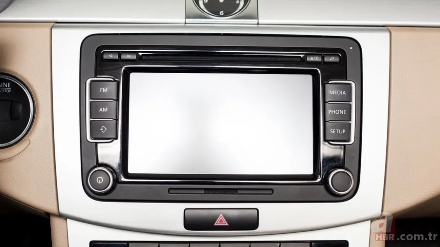 2026 Trafik Düzenlemesi: Arabada multimedya ve double teyp yasak mı? 3