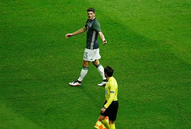 Mario Gomez golü attı, Alman spiker kendinden geçti