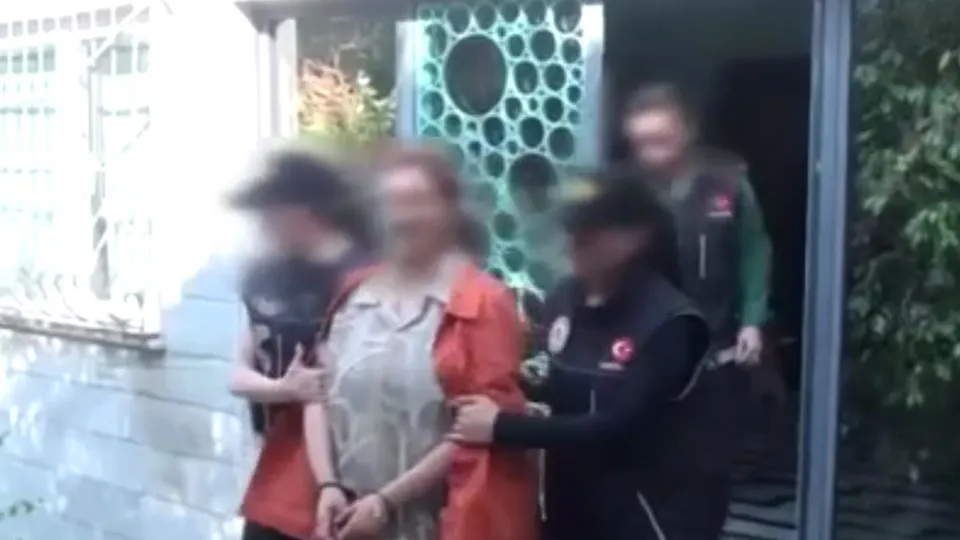 Ünlü şarkıcı Kalben Sağdıç uyuşturucu operasyonunda gözaltına alındı! İşte evinden çıkanlar