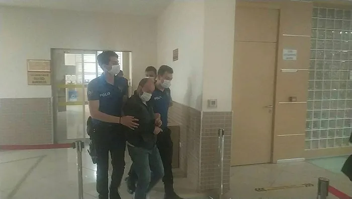 Son dakika: Thodex şüphelisi Oral Çınar’dan gazetecilere ahlaksız hareket!