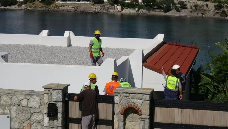 Yılmaz Özdil’in kaçak villasında yıkım başladı! İşte ilk kareler...