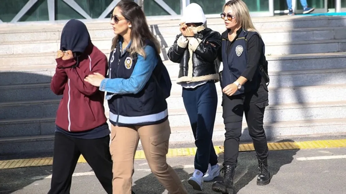 Kars'ta dolandırıcılık iddiasıyla 2 kadın yakalandı